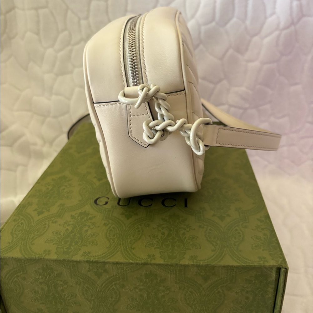 Gucci GG Marmont Small Camera Bag - Picture 6 of 16